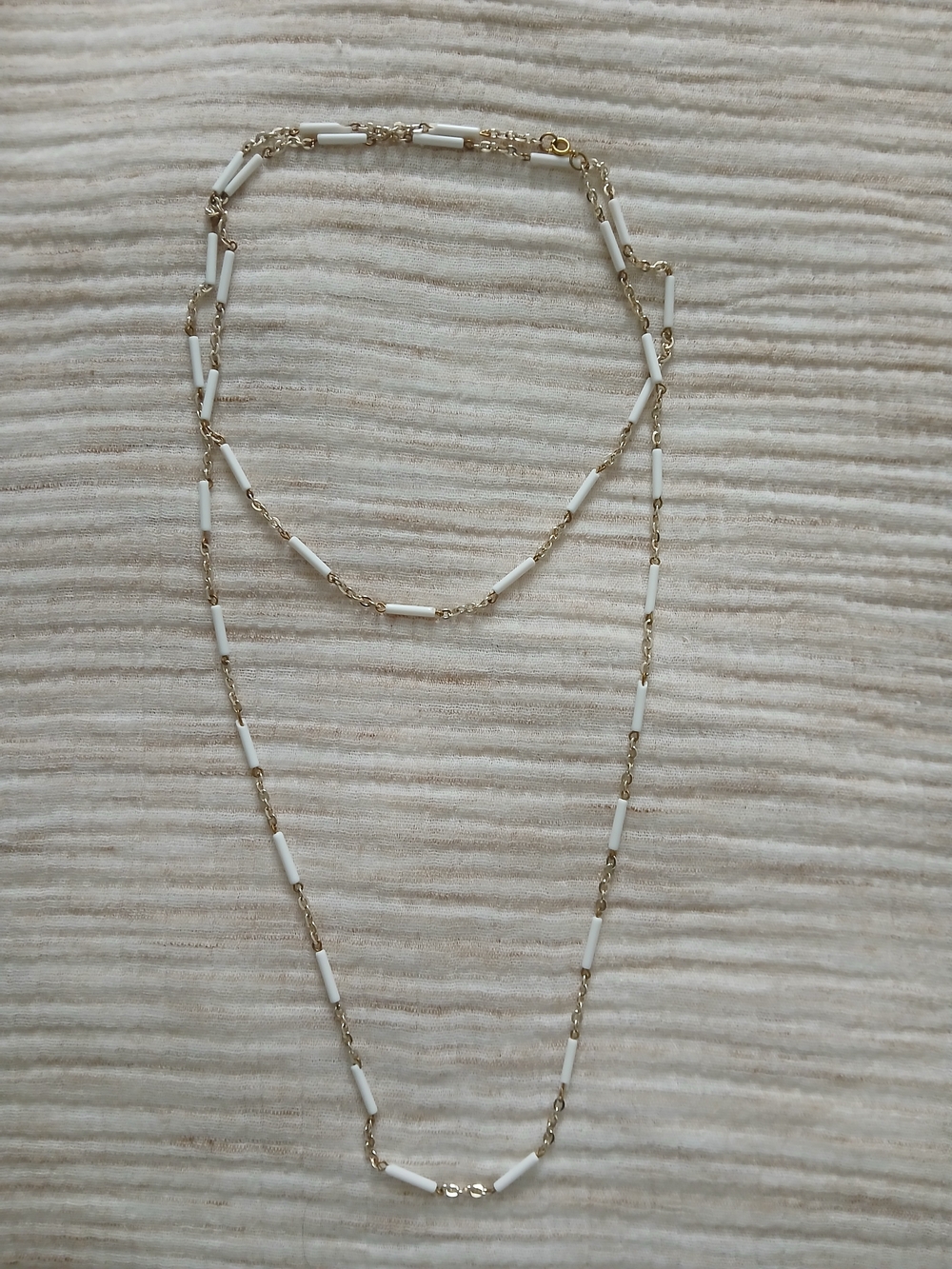 (2/20$)vintage Necklace design from the 1970s or 1980s.